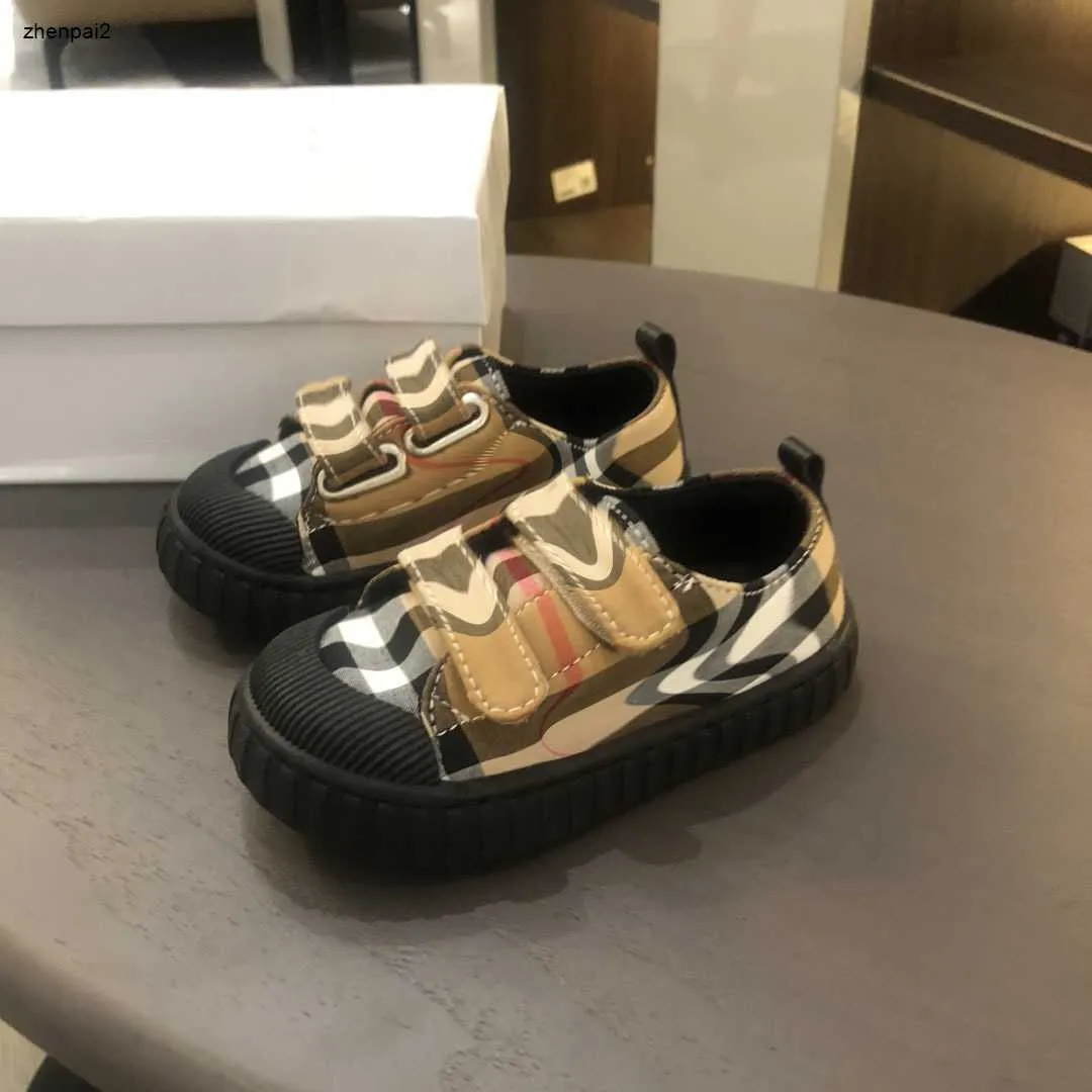 luxe schoenen voor peuters babyschoenen van hoge kwaliteit Maat 20-25 Kaki wandelschoenen voor baby's met geruit ontwerp Doos Verpakking 15 oktober