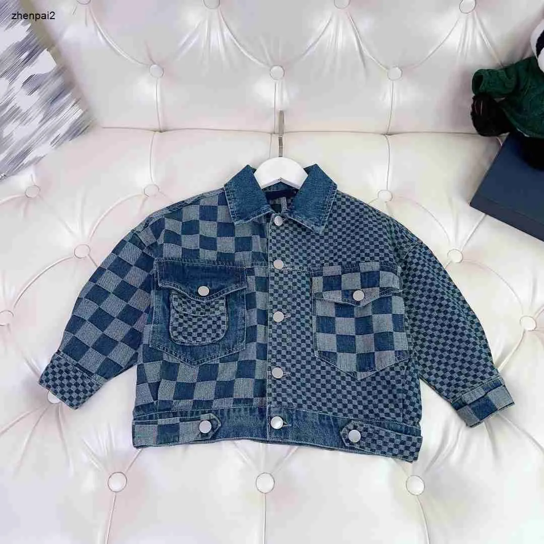 Luxury Baby Clothes Designer Checkered Printing Kids Rockar Splicing Design Child Jacket Storlek 100-150 cm Hösten Överrock för pojkar flicka Sep01