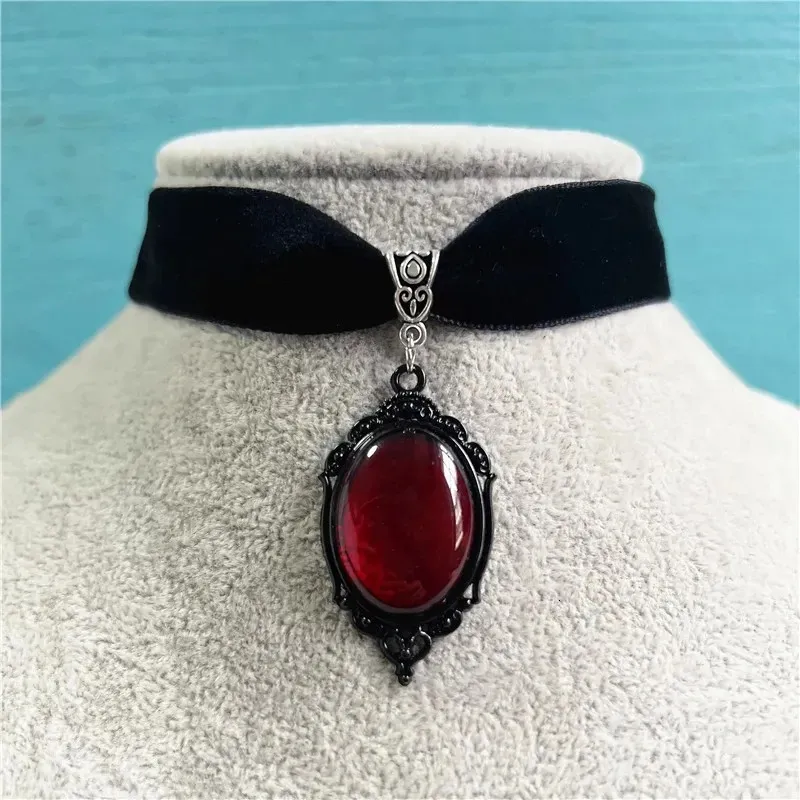 Gothic Cameo Pendant Velvet Choker Necklace - Elegant Black Choker ...