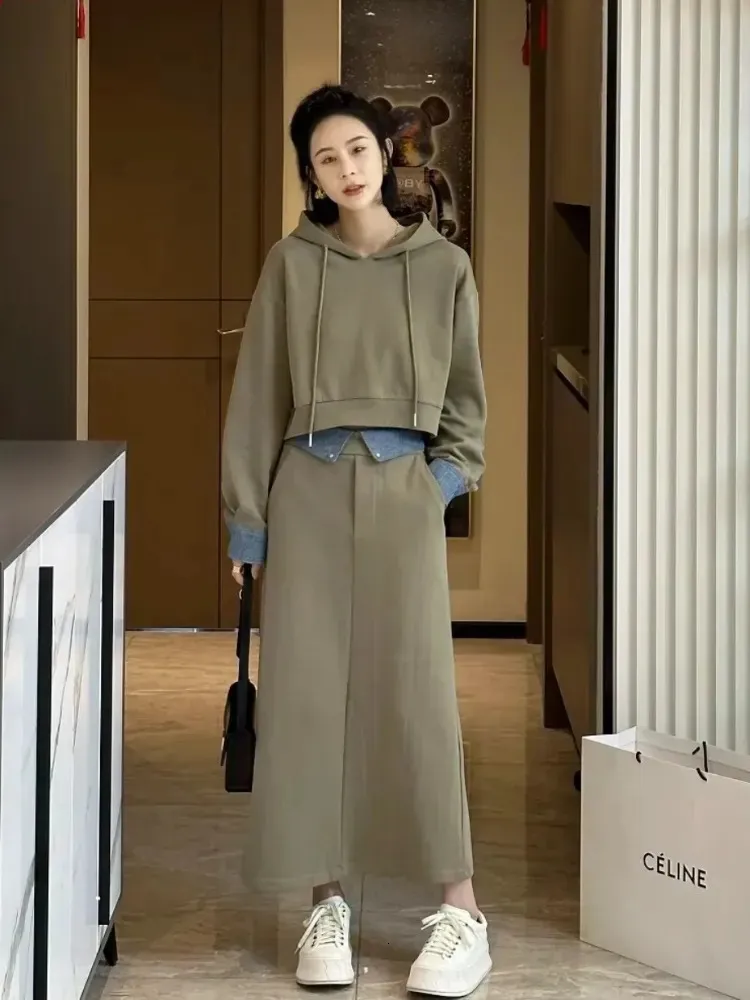 Dwuczęściowa sukienka 2 -częściowa spódnica i najlepsza jesień koreańska moda solidna z kapturem z kapturem z kapturem z kapturem.