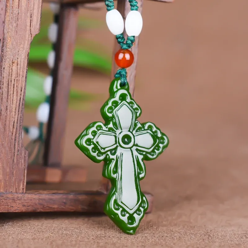 Collier pendentif croix de Jade vert naturel chinois, breloque sculptée à la main, bijoux en jadéite, amulette porte-bonheur à la mode, cadeaux