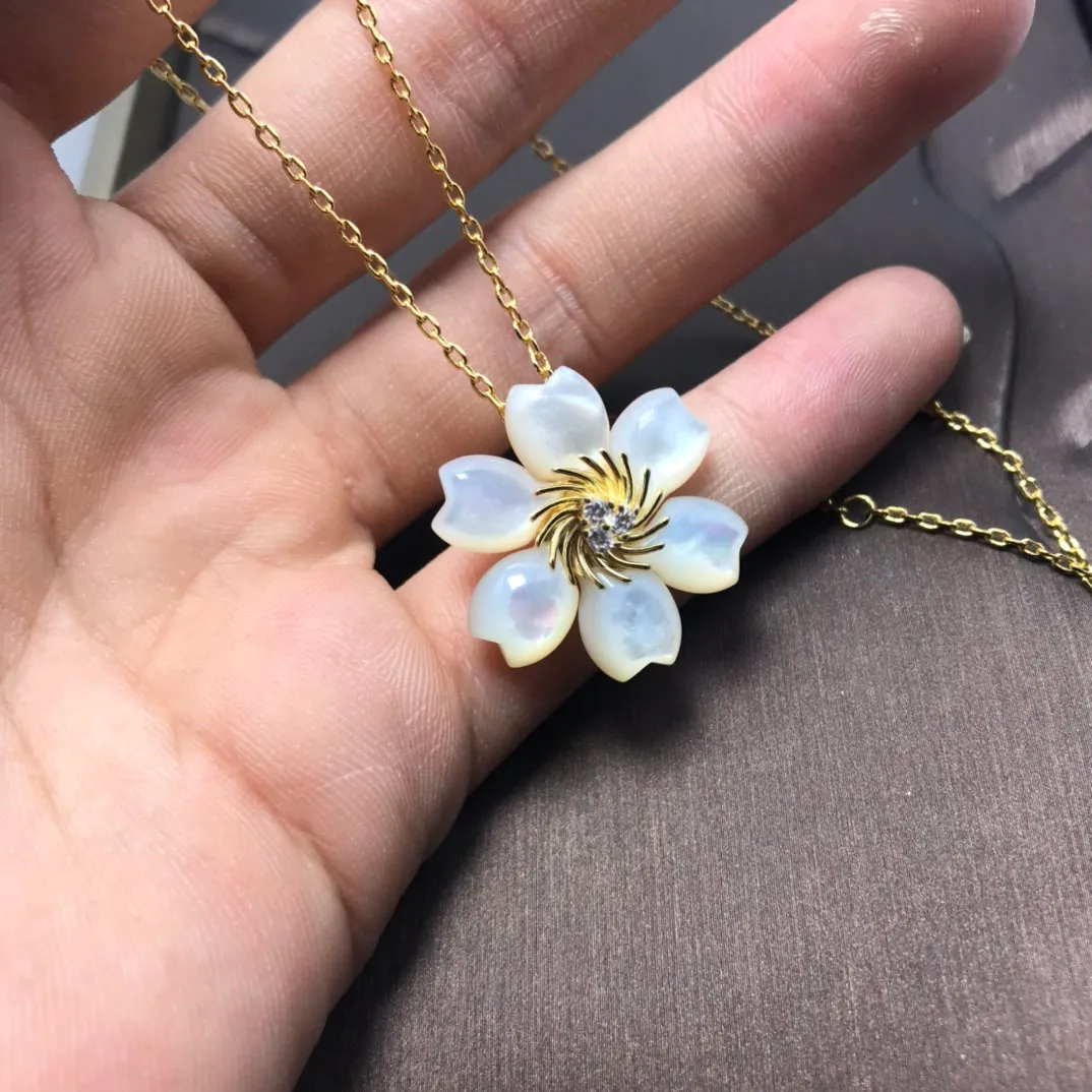 Kvinnliga modedesigner hänge halsband för eleganta blommor muliticolour halsband smycken pläterade guld flickor gåva chd2310135-6 flybirdlu