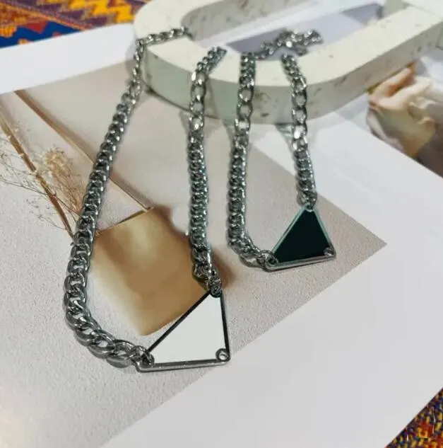 Luxur Designer Mens Necklace Brand Women Triangle Letters Trendy Punk Necklace Men Womens Pendants Halsband Lady Chains smycken