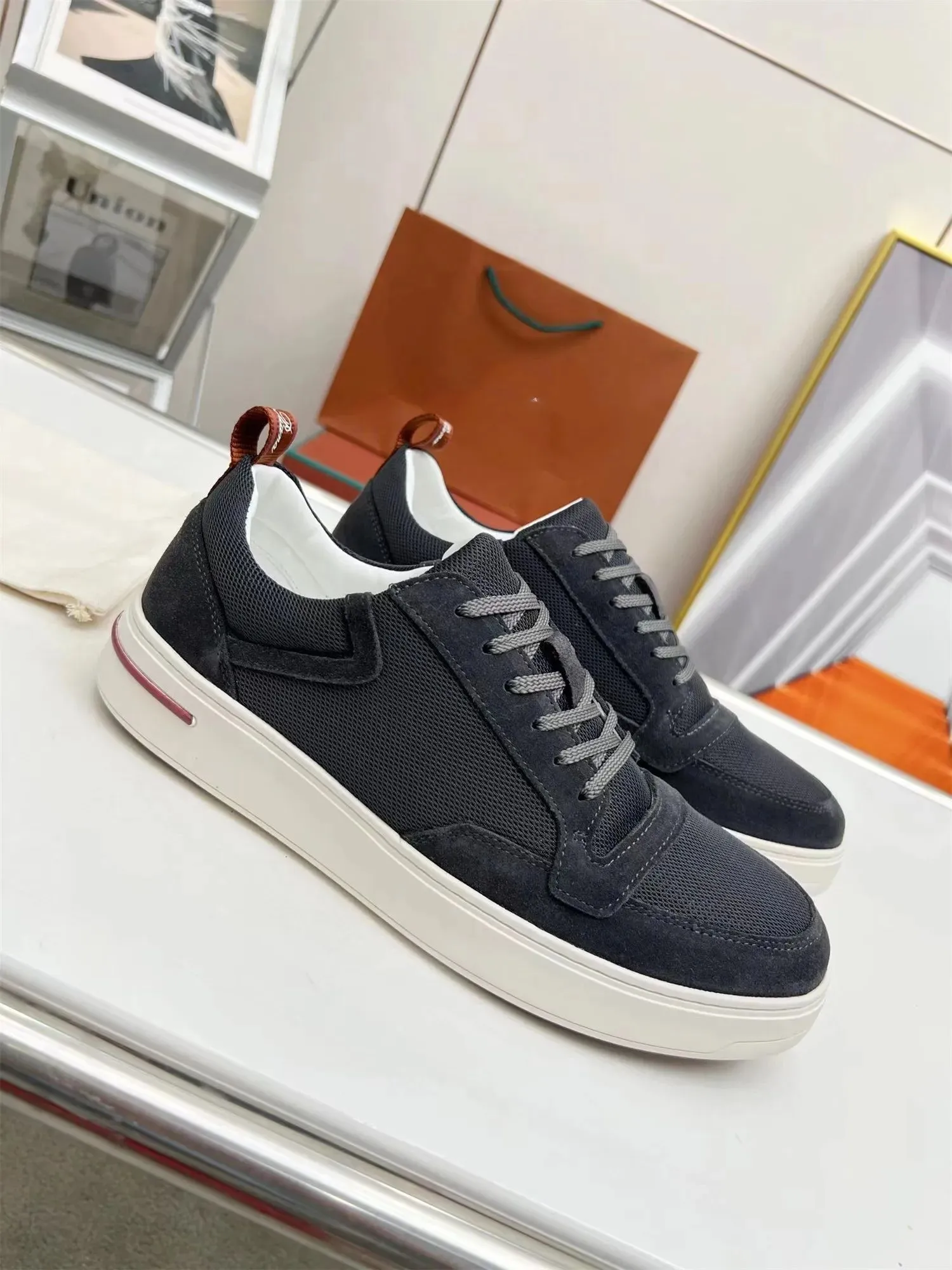 Abito con scarpe clearance da ginnastica uomo