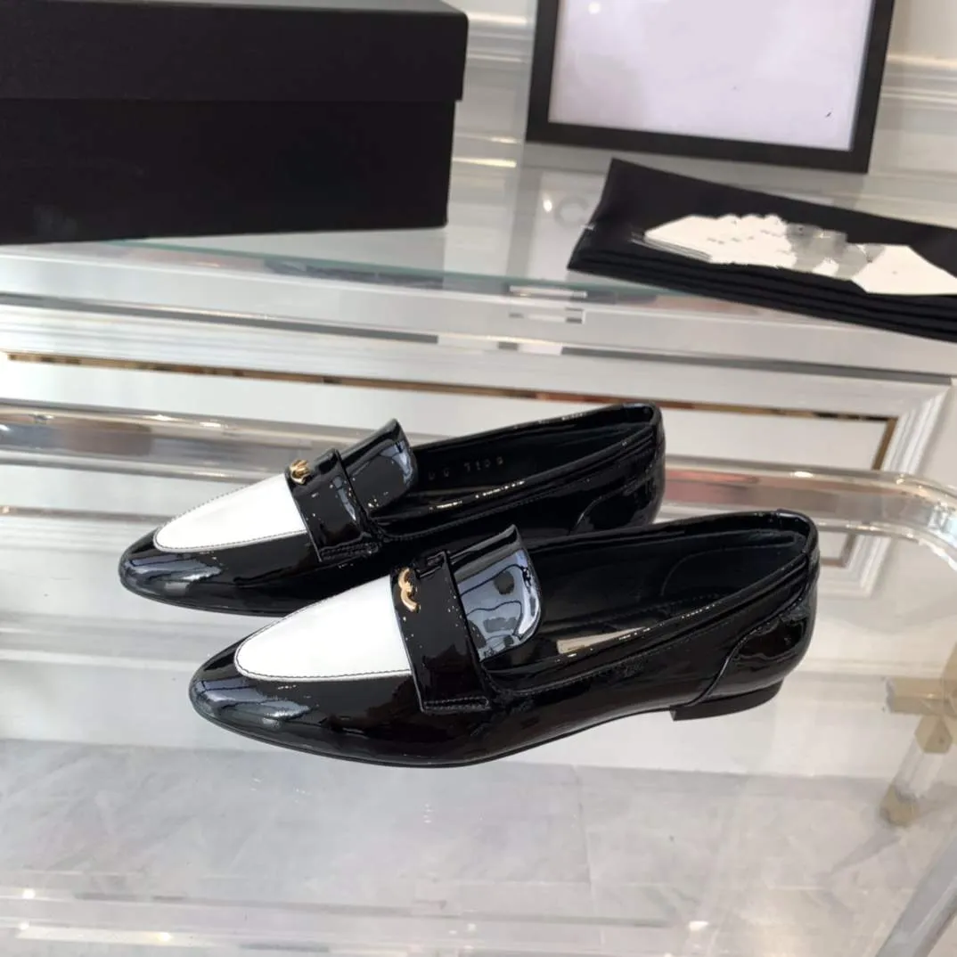 MIUI Single New Quality New Mary Jane Shoe to wersja z klasycznym dopasowaniem kolorów, która jest niezapomniana na pierwszy rzut oka, dzięki czemu jest modna dla swobodnych butów dla kobiet.