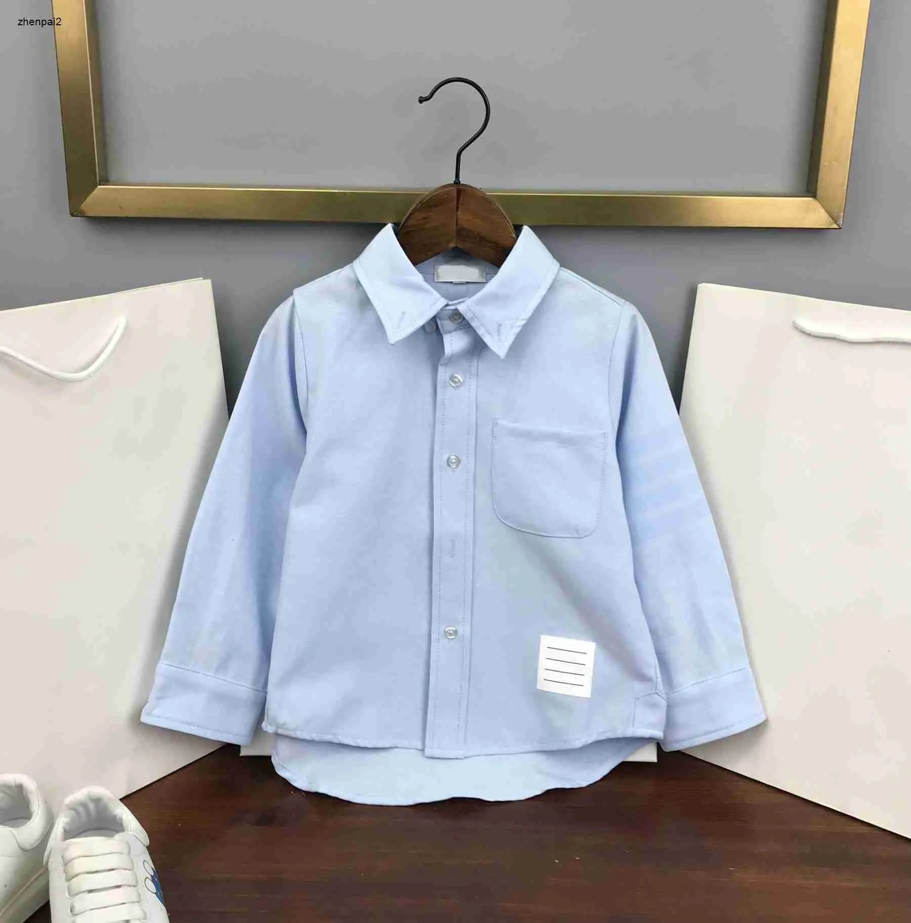 Diseñador de lujo Camisa de solapa para bebé Ropa para niños de alta calidad Color sólido Ropa de otoño TAMAÑO 100-160 CM Moda Blusas para niños Feb17