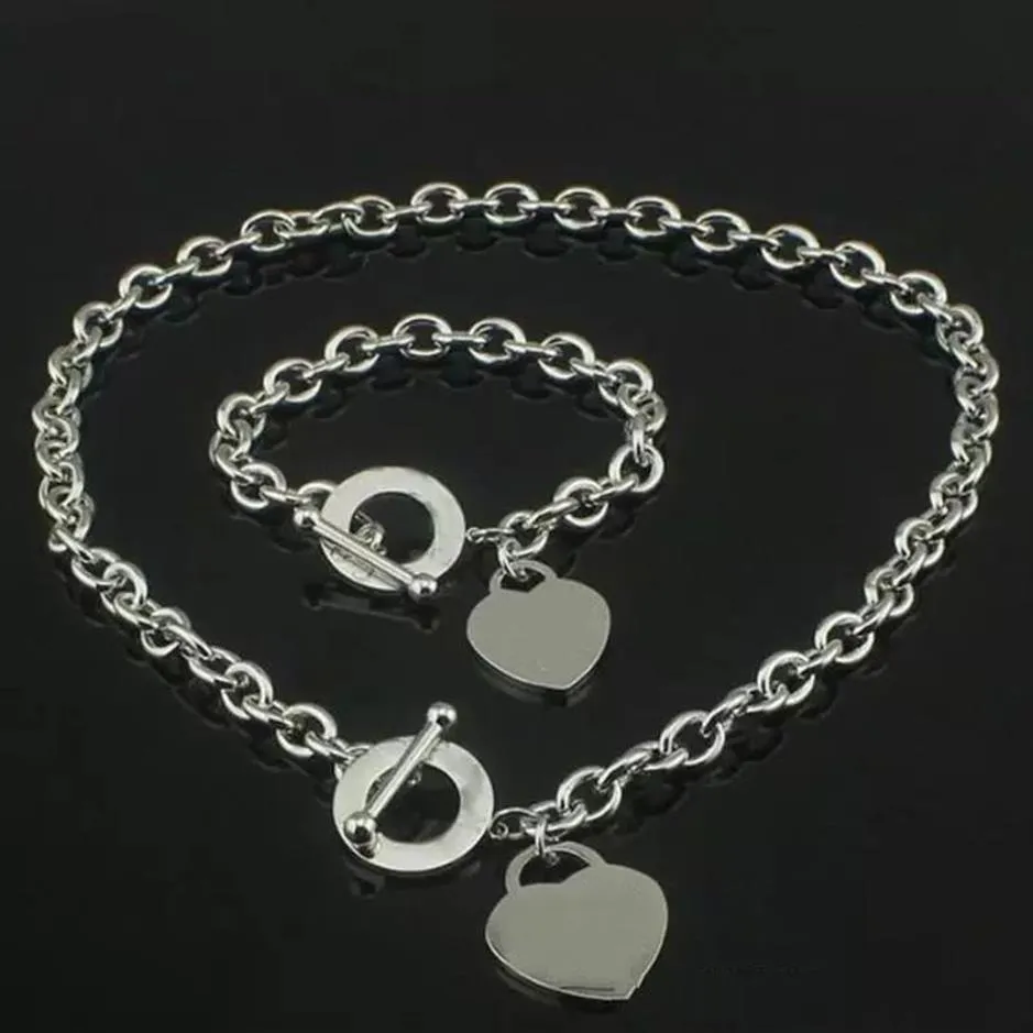 Collier en forme de coeur avec bracelet de créateur Costume de mode pour femmes de luxe Bijoux de marque avec boîte d'emballage Rassemblement social gi228I