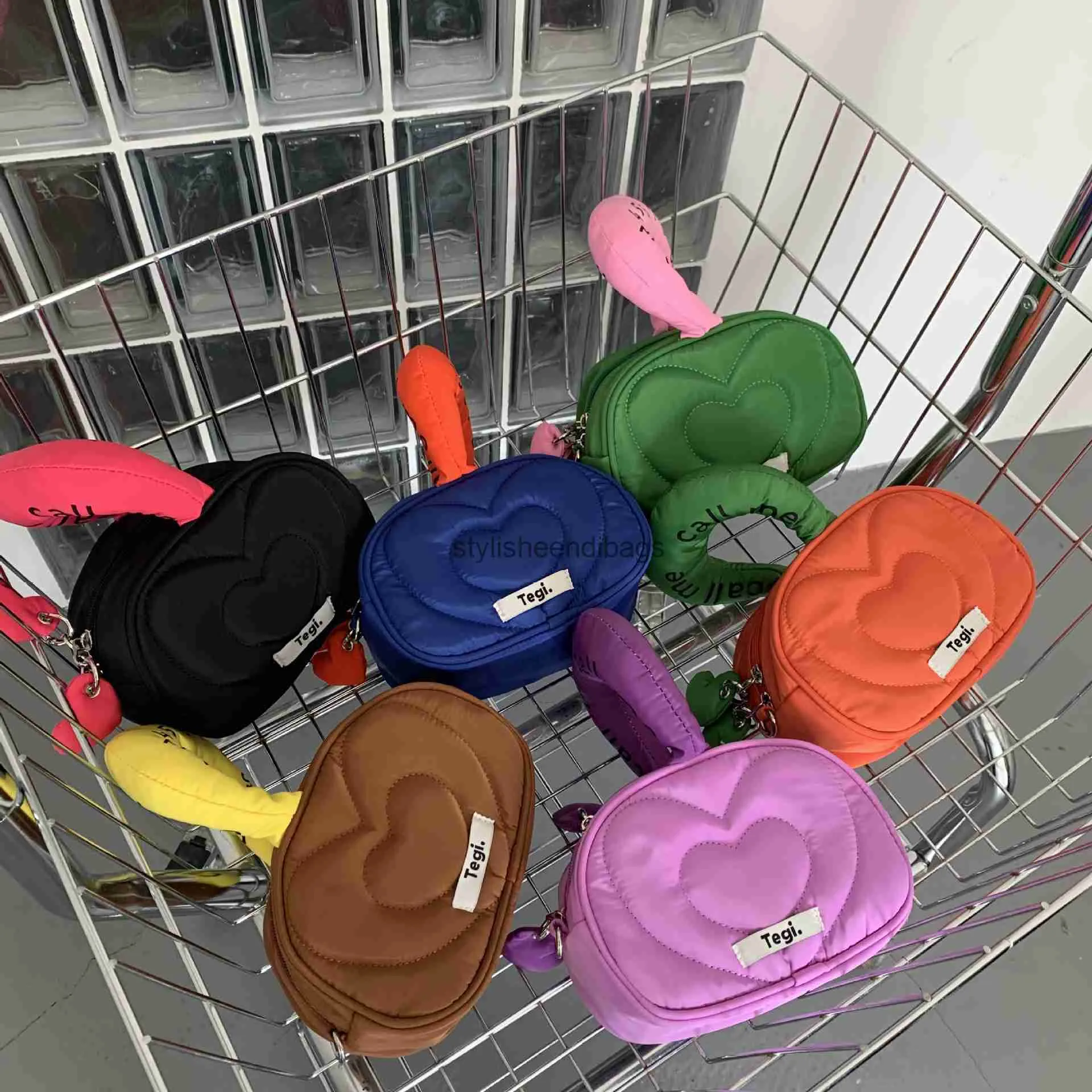 Totes av den nya söta väskan singel axelväska lutande över kvinnors väska publik design casual portable handväska fashionstylisheendibags