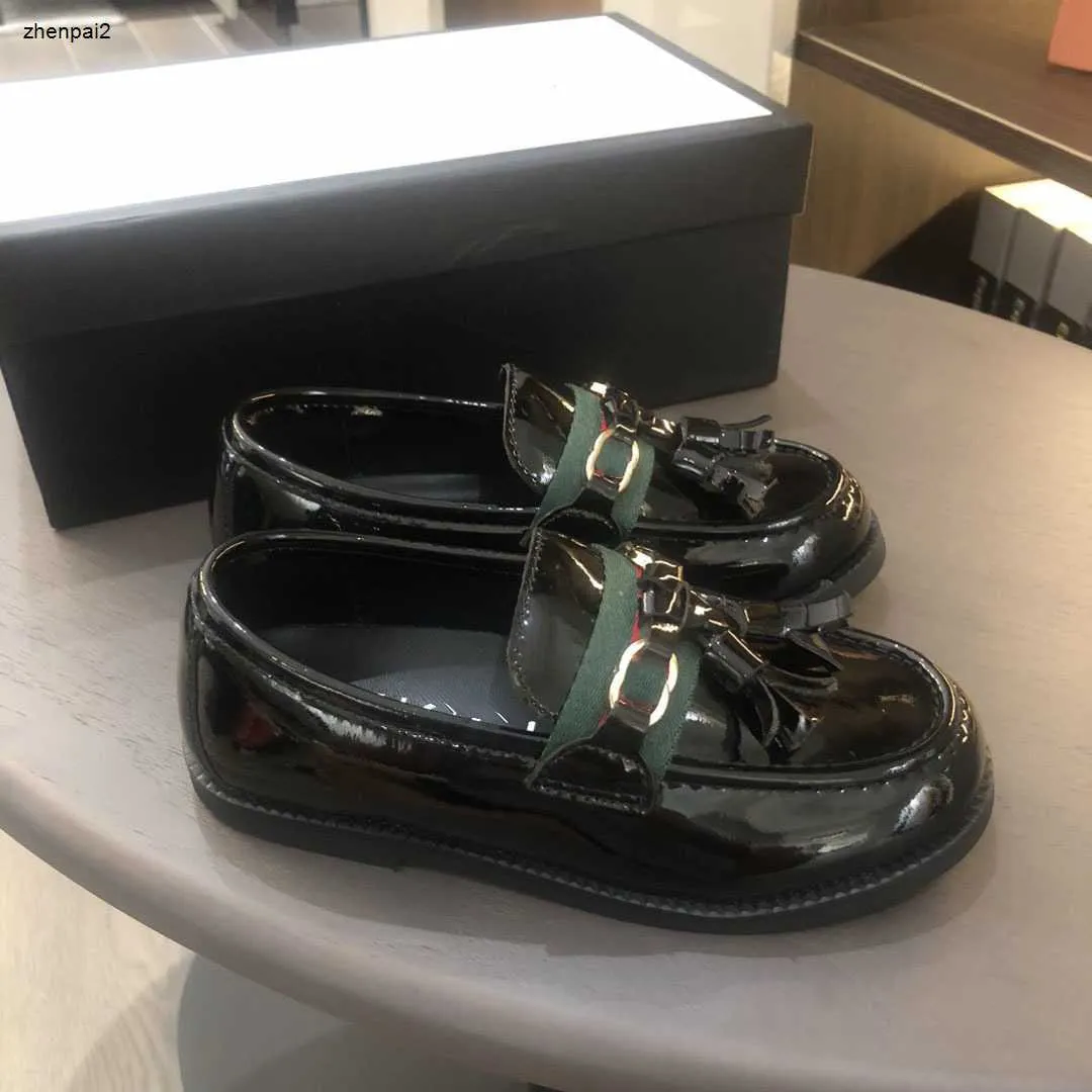 男の子のための豪華な革の靴タッセルデコレーションチャイルドスニーカーサイズ26-35光沢のあるパテントレザーベビーハイカーシューズボックスを含むOct15