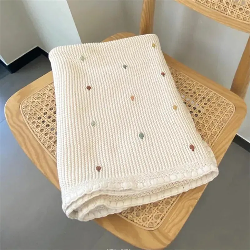 Одеяла вязаное одеяло в скандинавском стиле с помпоном, хлопковые мягкие покрывала для кроватки, постельные принадлежности, одеяло для коляски, чехол для дивана 231017
