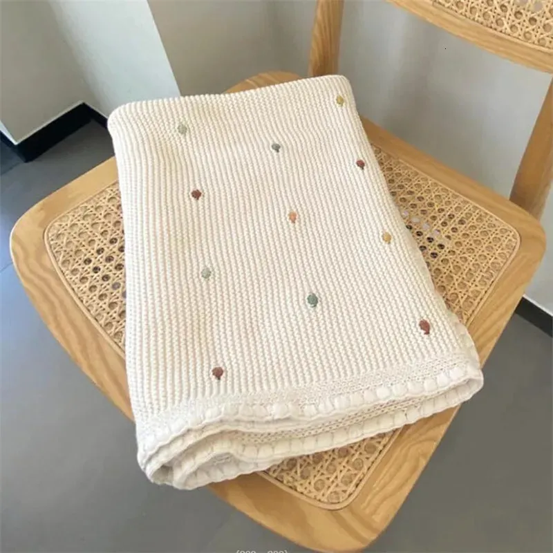 Quilts Gebreide Deken Scandinavische Stijl Pompom Gooi Dekens Katoen Zacht Sprei Wieg Beddengoed Wandelwagen Quilt Sofa Cover 231017