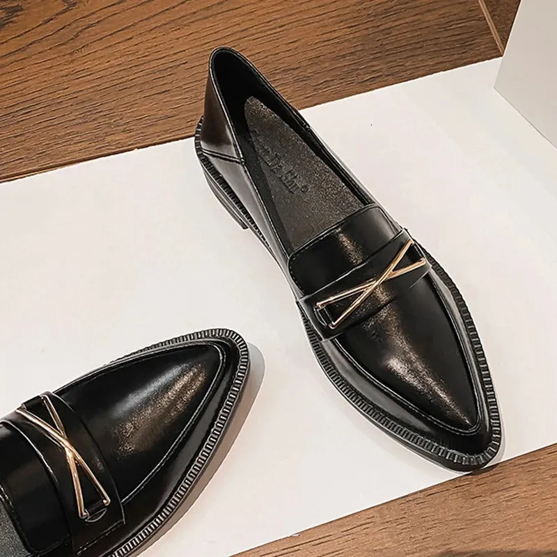 فستان حذاء فاخر أحذية جلدية صغيرة امرأة مسطحة مدبب أخمص القدمين أوكسفورد للسيدات ثنائي الاتجاه سلسلة أحذية متسكع