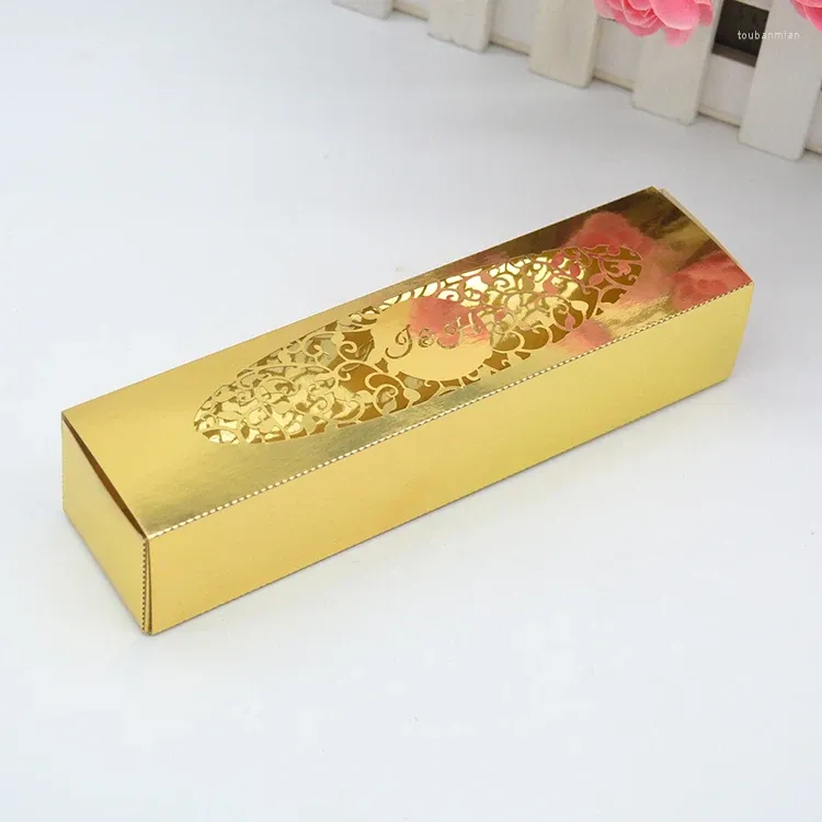 Envoltório de presente Iniciais personalizadas Excelente design brilhante ouro corte a laser renda caixa de convite rolada para casamento