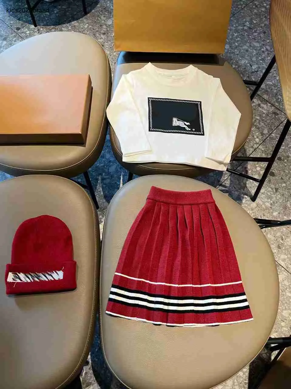 Nuevo traje de punto de otoño para bebé, niño y niña cómodos, chándales, talla 100-160 CM, gorro y suéter de punto, pantalones con diseño de cuadros, 15 de octubre