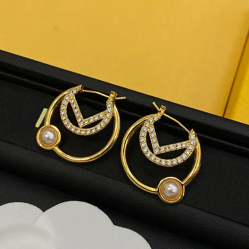 Brincos de charme designer para mulheres brincos de argola de ouro de luxo letras diamante orelha studs brincos de pérola homens anel de orelha jóias presentes das mulheres m