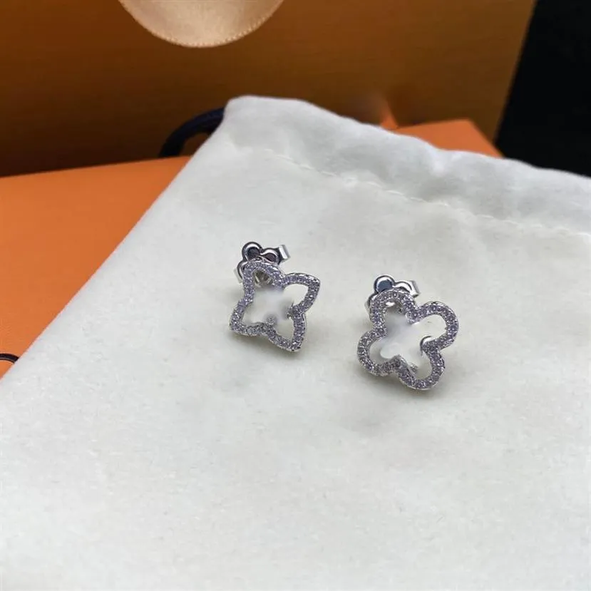 2023 womens luxury silver earring girl suit leaf vshaped designer jewelry earrings designer for womens valentines day wedding enga173C