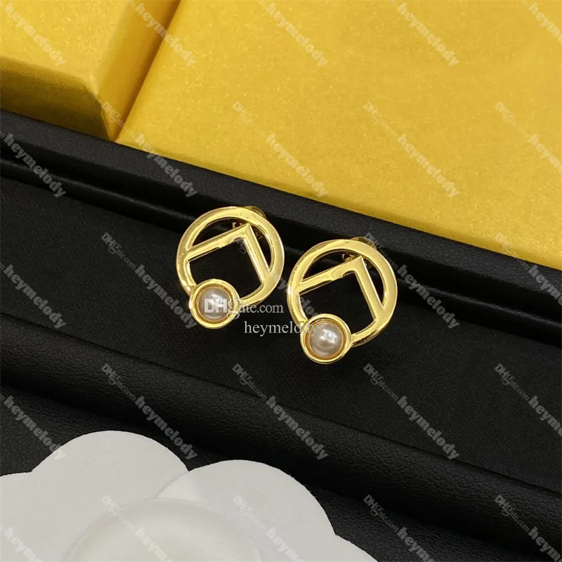 Chic Gold Pearl Studs Designer Letter Circle Brincos Senhoras Brincos de argola dourada com caixa