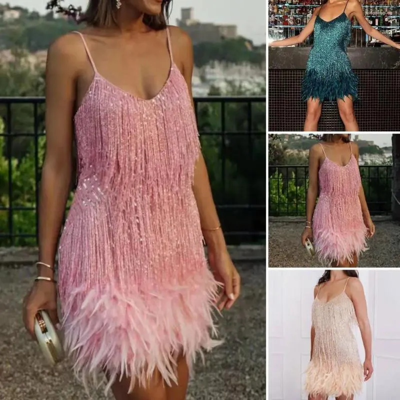 Abiti casual Scollo a V senza schienale con spalle scoperte Avvolgente per i fianchi Abito da donna Sexy con frange con paillettes Piume Cuciture Abbigliamento femminile