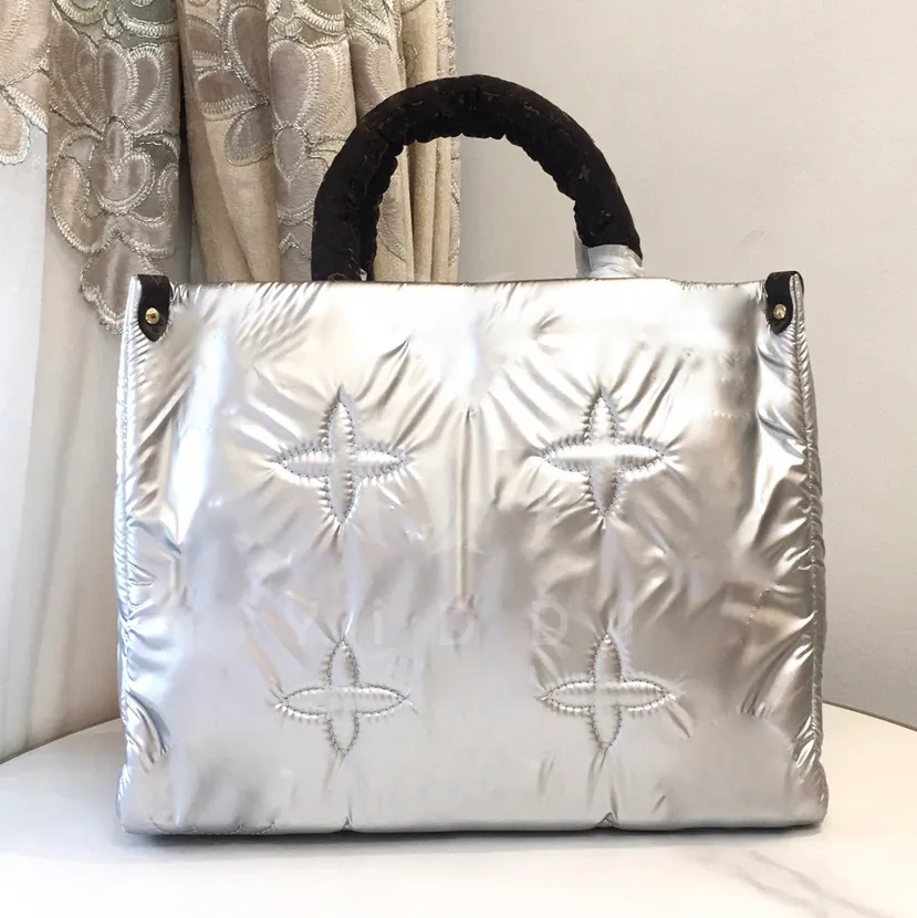 Tasarımcı Tote Çanta Omuz Çantaları Çanta Banliyö Mom Çantalar Moda Sıradan Alışveriş Yüksek Kaliteli Kapitone Mektup Nakış Crossbody Çanta Çanta