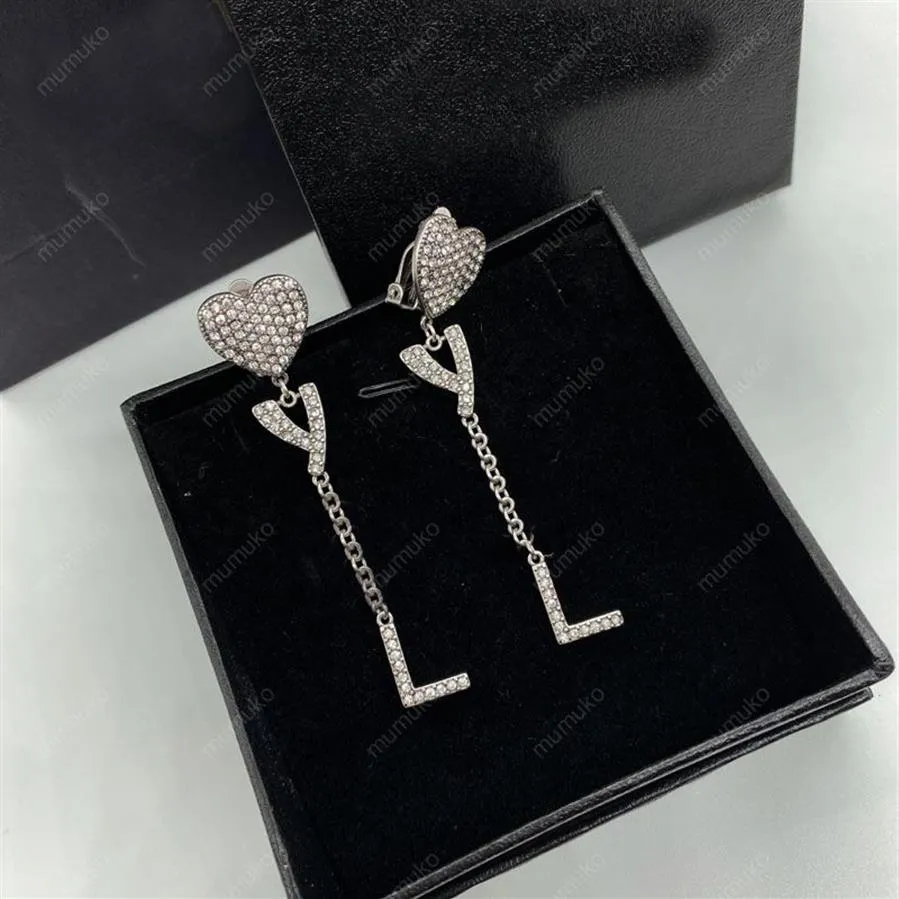 2022 Silverörhängen Designer Ear Cuffs Fashion Hoop Gold Earring For Women Jewelry Luxurys Dimond Letters Pendant L Studs Bracele224f