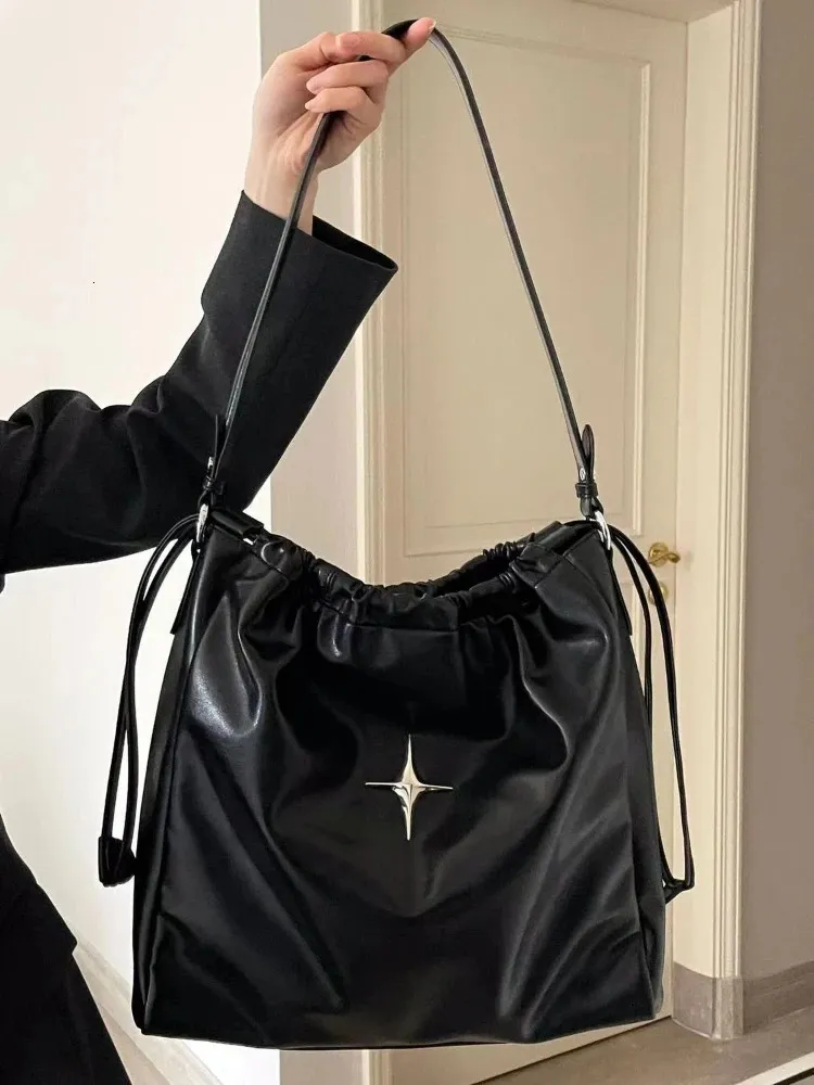 Вечерние сумки Y2K Корейская винтажная готическая черная сумка-хобо Большая сумка Эстетическая звезда Девушка Кошелек Сумочка через плечо через плечо через плечо для женщин 231017