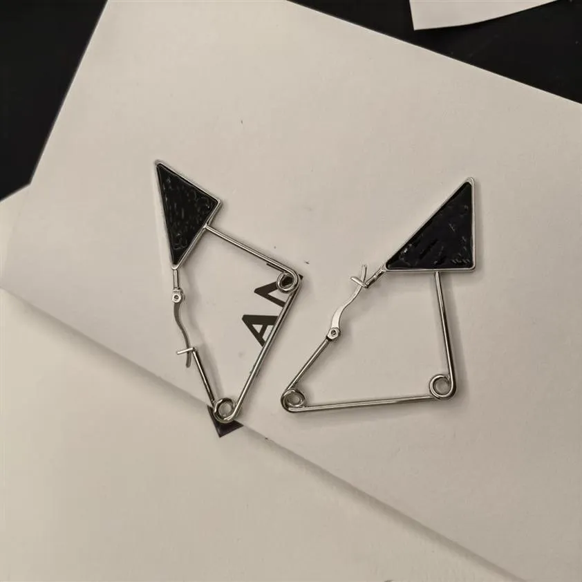 Lettere triangolari europee e americane Orecchini punk con lampadario pendente di alta qualità e consegna veloce2699