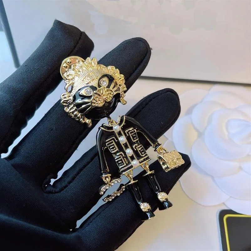 Merk Figuur Stempel Broche 18K Vergulde Sieraden Pin Broches Grappige Desinger Vrouwen Mannen Vintage Broches liefhebbers Bruiloft Dress339Q