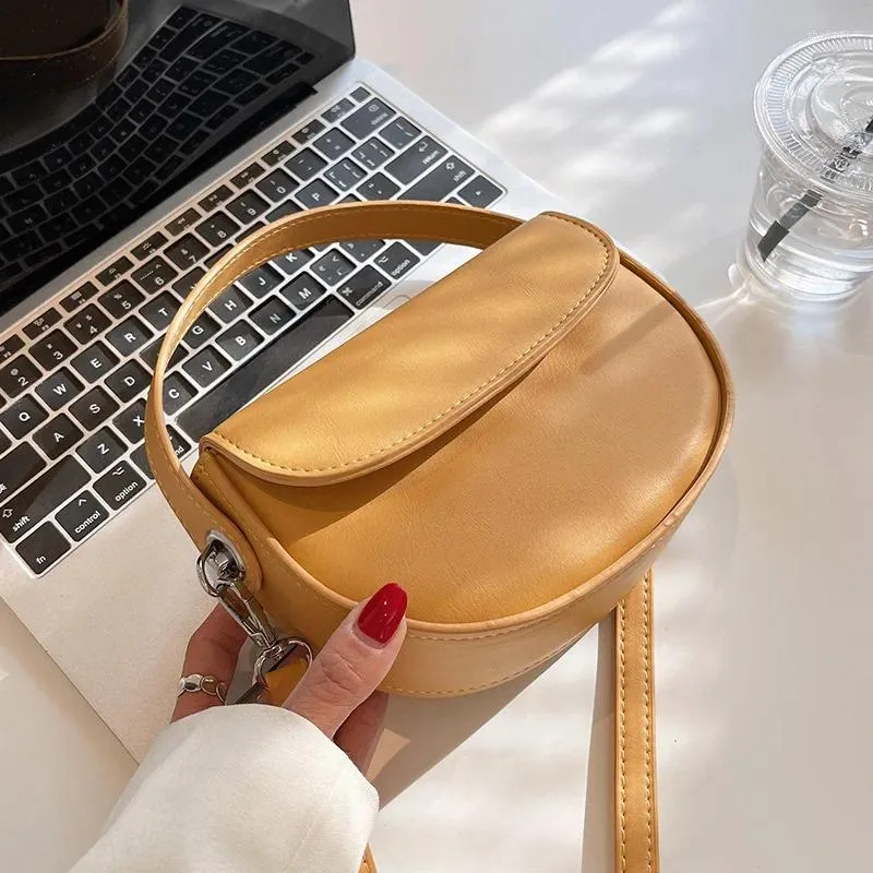 Duffel Bags Small Bag For Women 2023 Korean Style All-match Fashion Messenger High-quality Texture Portable Saddle Lady