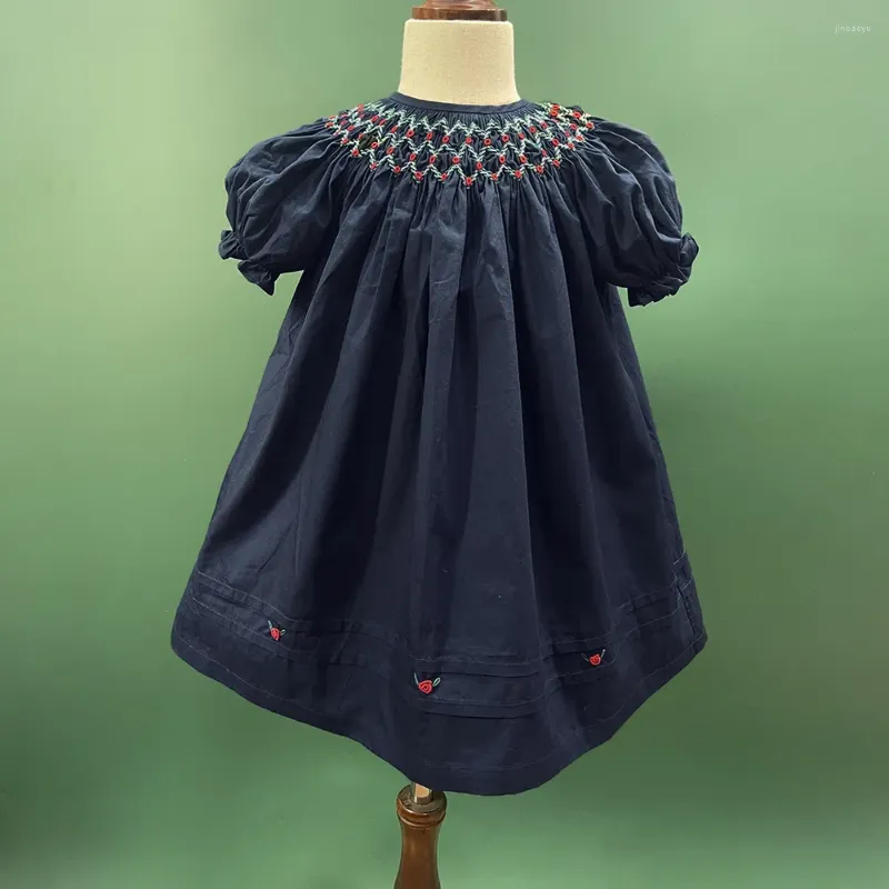 Flickaklänningar Sommarflickor SMocking Dress Navy Blue Cotton Pure Manual Brodery Puff Sleeves Casual fashionabla outfitkläder