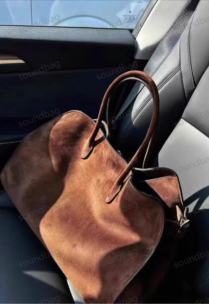 Margaux15 Autumn/Winter Exclusive: NYC Minimalist Soft Suede Margaux15 Autumn/Winter Exclusive: NYC Minimalist Soft Suede