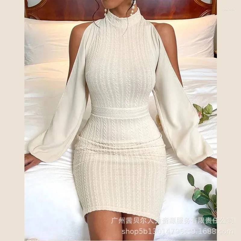 Lässige Kleider Wepbel Beige, figurbetontes Kleid Frauen Jacquard Langarm Off-Shoulder Rollkragenpullover Enge einfarbige schlanke Hülle Midi