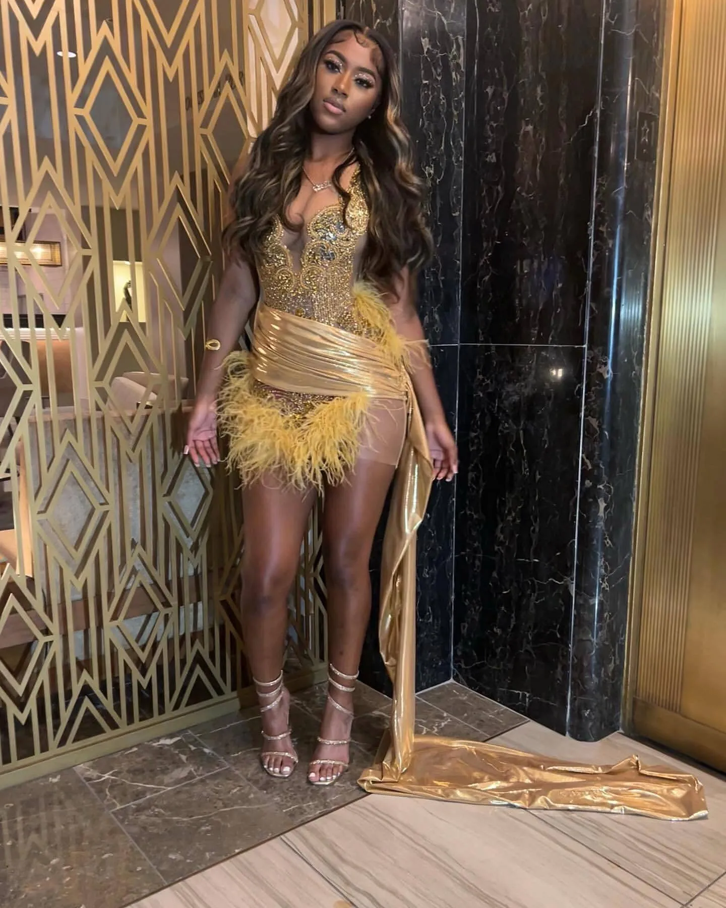 Sexy Black Girls Birthday Vestidos Gold Rhinestone Feathers Mini Cocktail Party Gowns Women Club Outfit Vestidos de Gala