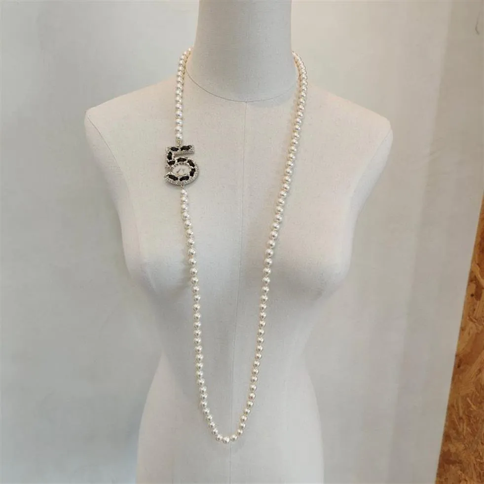 2023 Collier pendentif à longue chaîne de charme de qualité de luxe avec perles de coquillages naturelles et diamant scintillant en plaqué or 18 carats avec boîte stam272q
