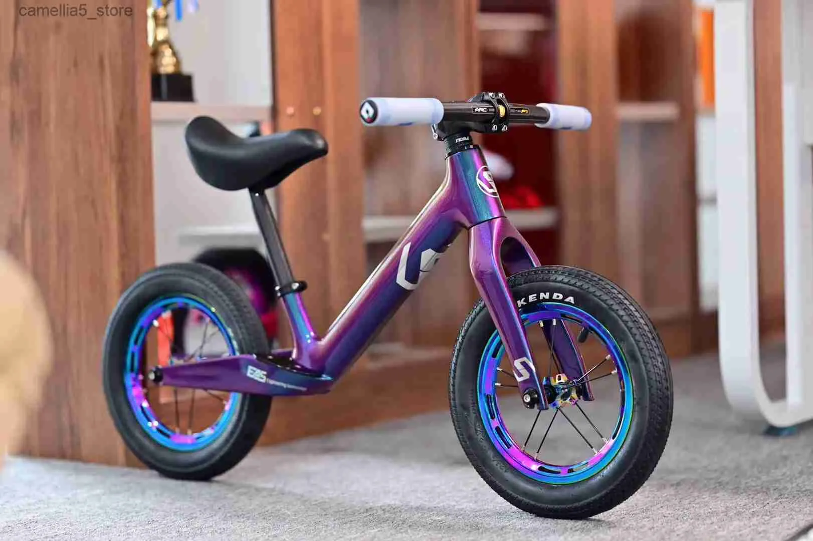 Biciclette Ride-On Bambini Balance Bike Total Carbon Super Leggera Il Peso È Di 2700 Grammi Q231018