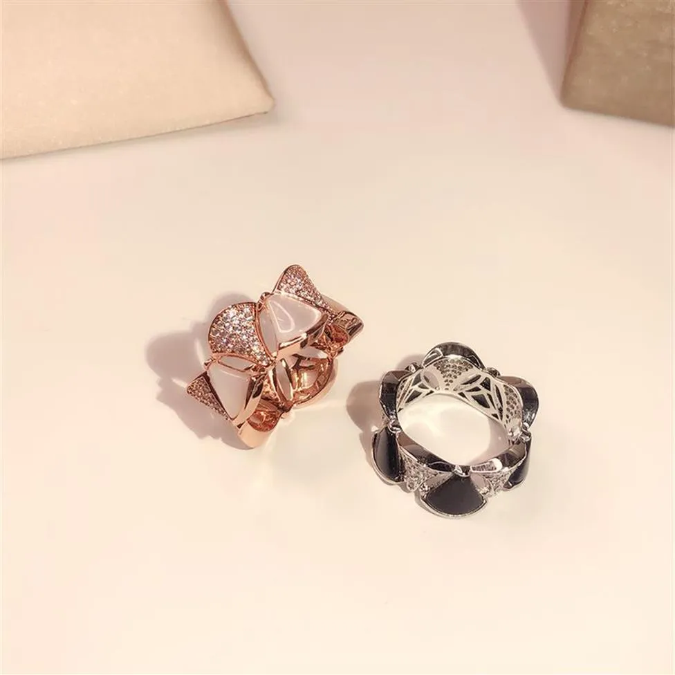 Nieuwe patroon Splicing Black Onyx ring Klassieke Mode Partij Sieraden Voor Vrouwen Rose Gouden Bruiloft Luxe driehoek shell ringen 234l