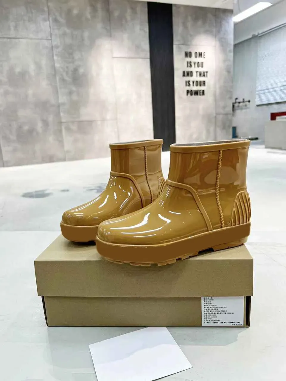 Designer Brand Snow Boots Fall Winter Women Rain Boot Candy Color Rubber Waterproof Shoes Walking Ankle Boots Casual Platform Booties PVC Cold Resistant Bootss