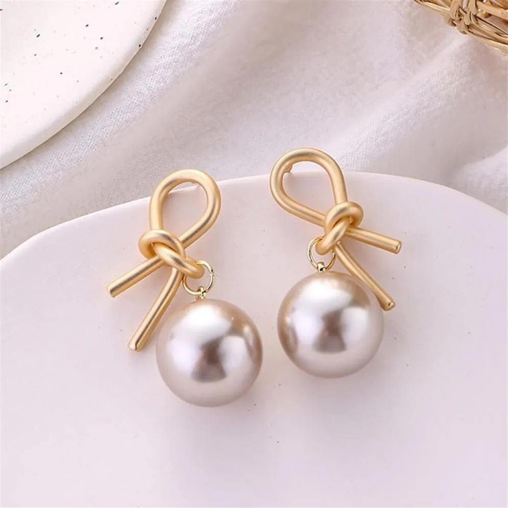 CLIP-ON SCREW BACK Vintage Metal Gold Big Shiny Pearl Clip örhängen Geometrisk oregelbunden design för Women Girl Non Pierced Ear CL294B