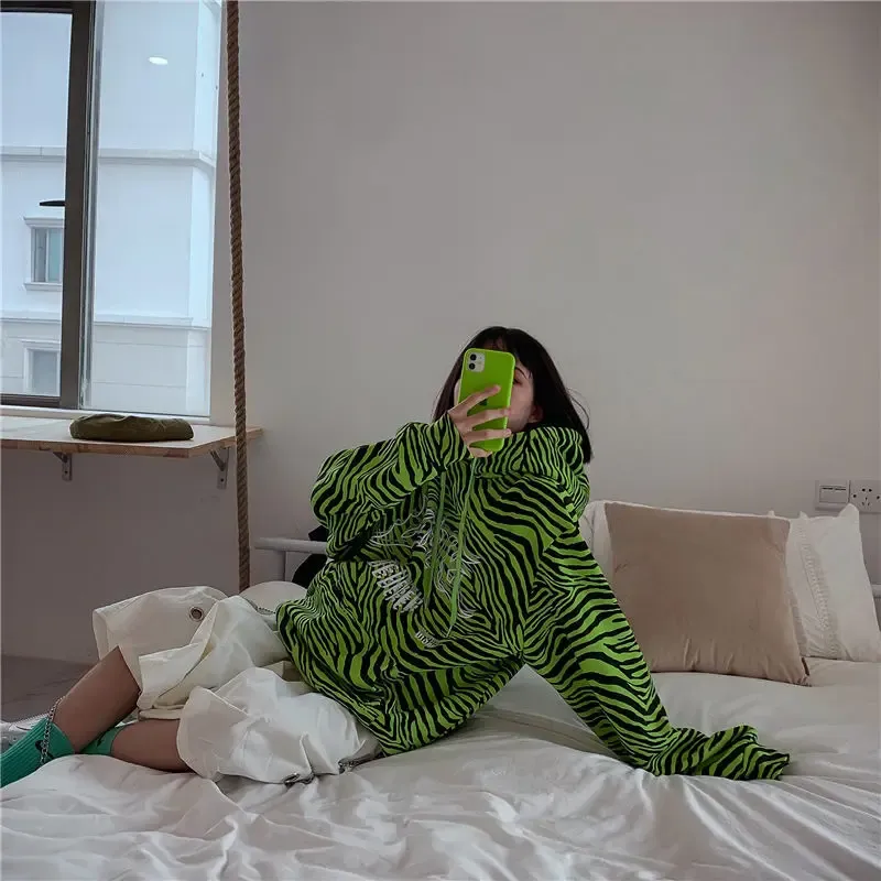 Kvinna zebra tryck hoodies neon grön överdimensionerad harajuku lös bf student mode streetwear damer tröja
