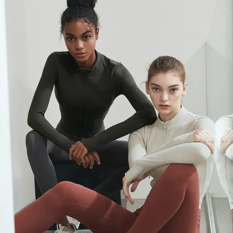 Chemises actives avec logo Fitness manches longues automne hiver haut de course en plein air haute élasticité serré vêtements de yoga poche zippée veste de sport femmes