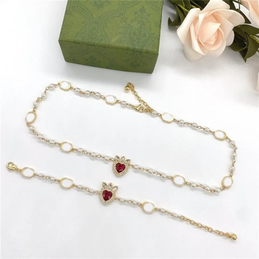 Chic Ruby Diamond Pearl Necklace Armband Designer Double Letter Pendant Neckor Love Heart Rhinestone Armband Smycken Sets227w