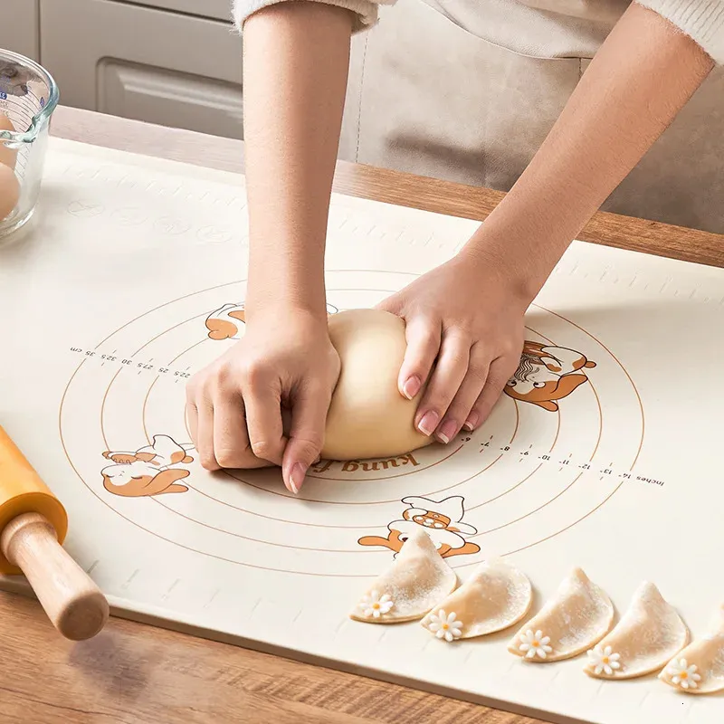 Rouleaux à pâtisserie Planches à pâtisserie Tapis de pétrissage en Silicone Ménage Daquan Farine et Nouilles de qualité Alimentaire Panneau de Nouilles à Rouler épaissi Cuisson Fournitures de Cuisine étui 231018