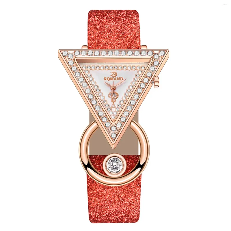 Armbandsur Triangelklockor för kvinnor 2023 Fashion Luxury Diamond Ladies Quartz Price