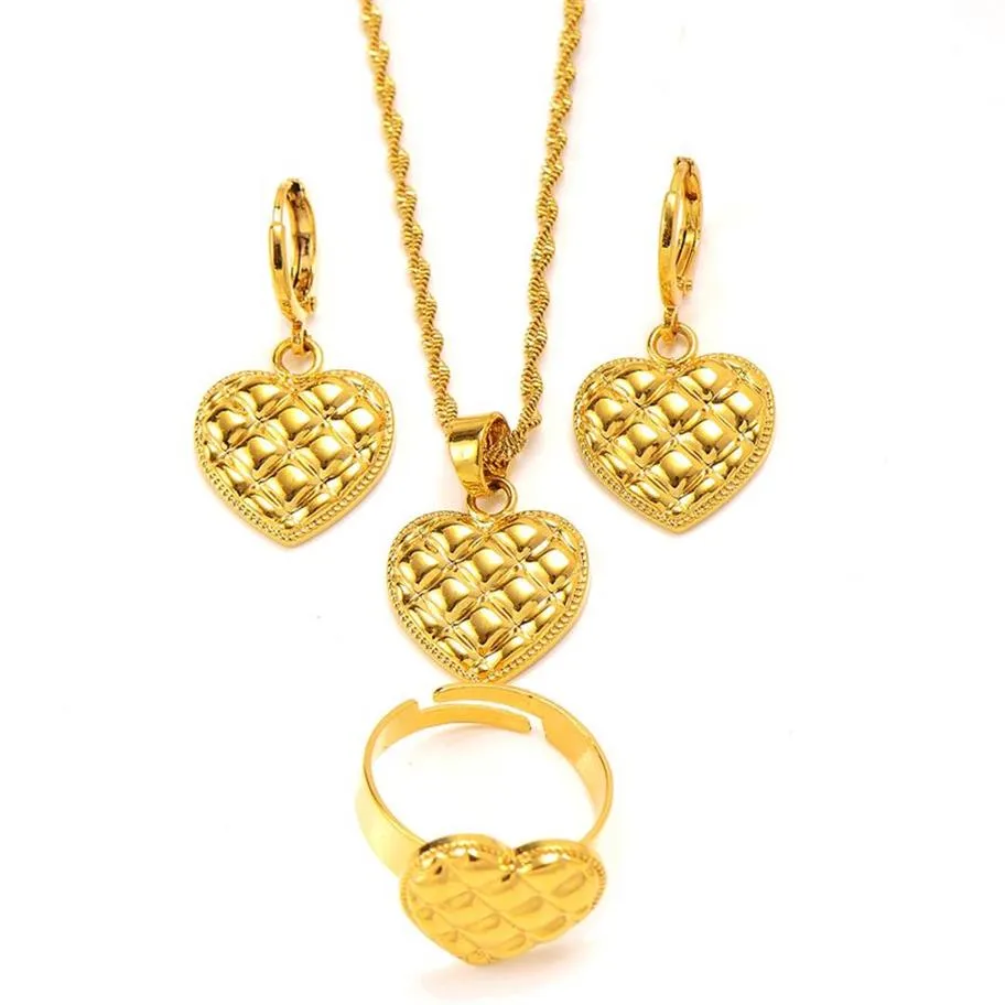 Onde d'acqua riempite d'oro 24k Collana a catena Orecchino Anello pendente Set Dubai cuore d'amore Abito morbido Set di gioielli di design charms250B