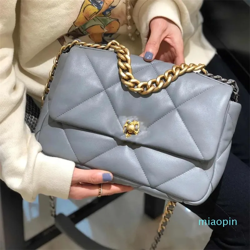 2023 Luxury Designer Bag Crossbody Bags Tasarımcılar Kadın Omuz Çantası Yüksek Moda Gri Deri Elmas Desen Crossbody Cutse