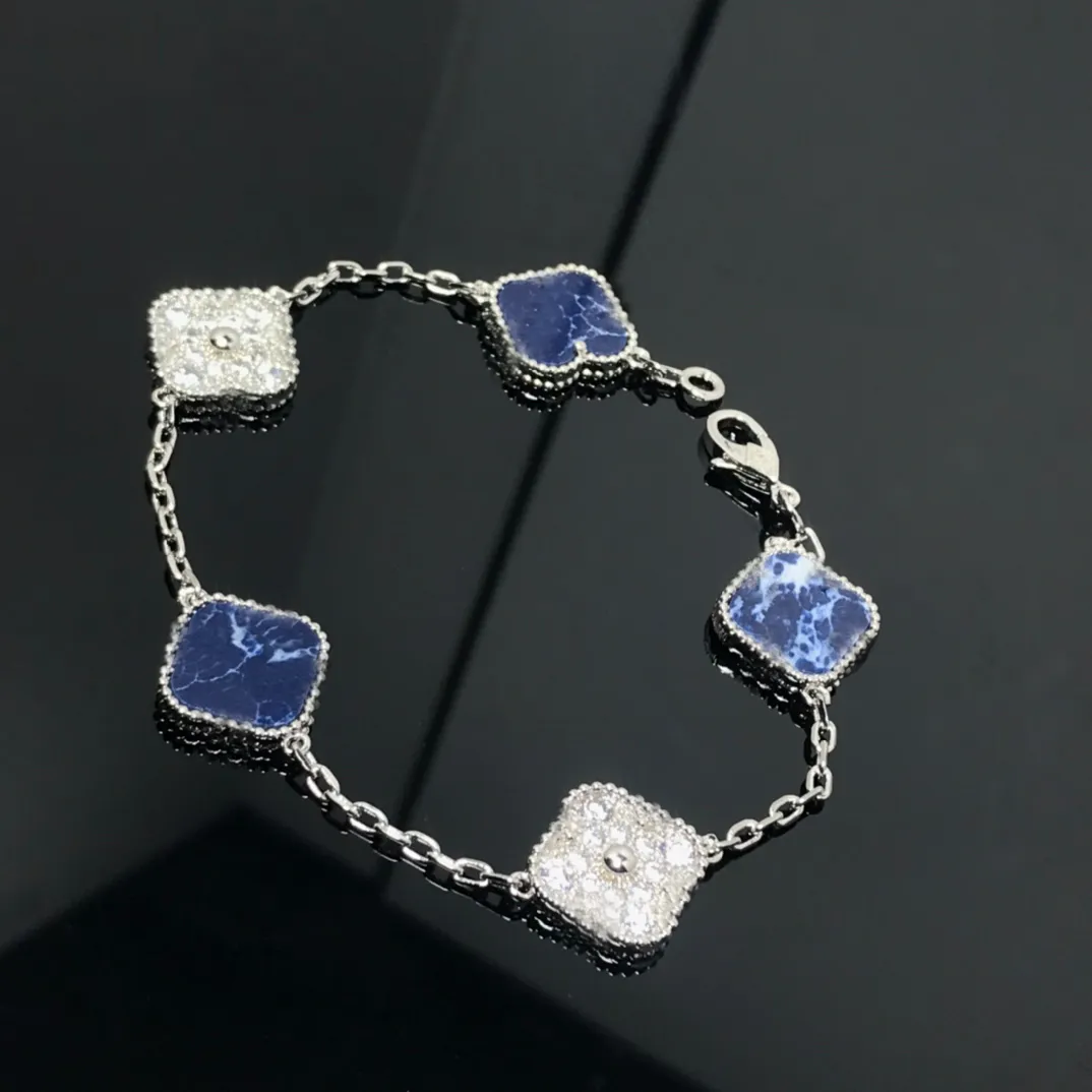 Klassieke Klavertje Vier Armband Designer Charm Armbanden voor Vrouwen 18k Vergulde Zilveren Ketting Mode-sieraden Bruiloft Accessoires Groothandel