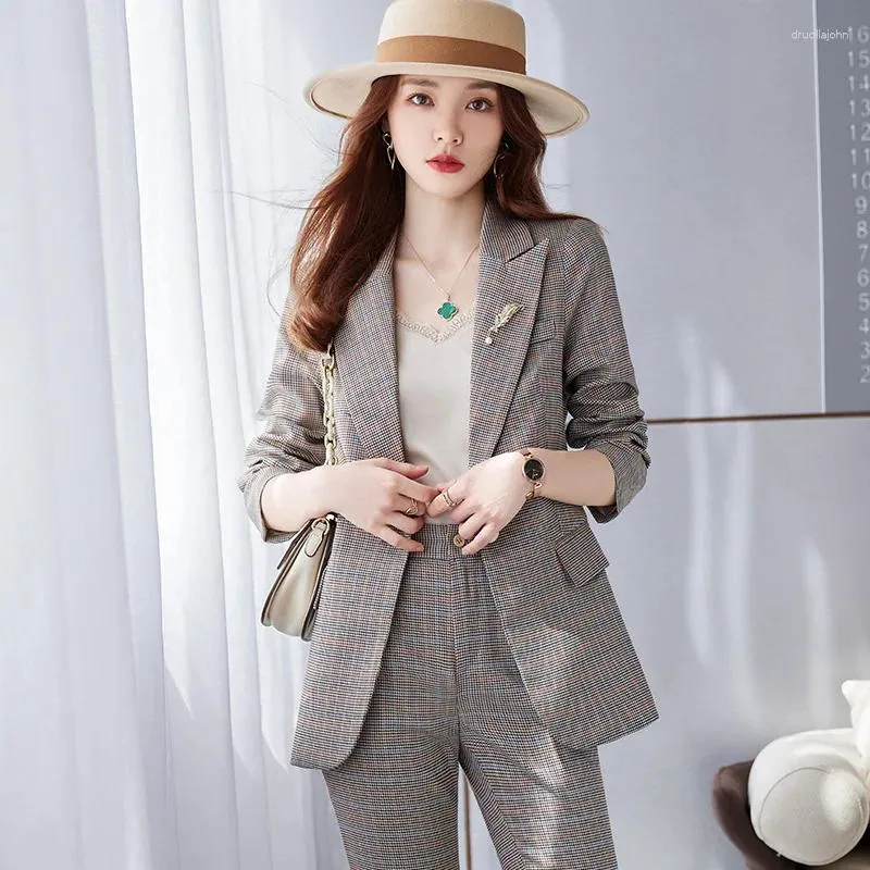 High Quality Plaid Womens Plaid Suit With Long Sleeves And Single Button  For Office, Business, And Formal Wear From Drucillajohn, $47.88