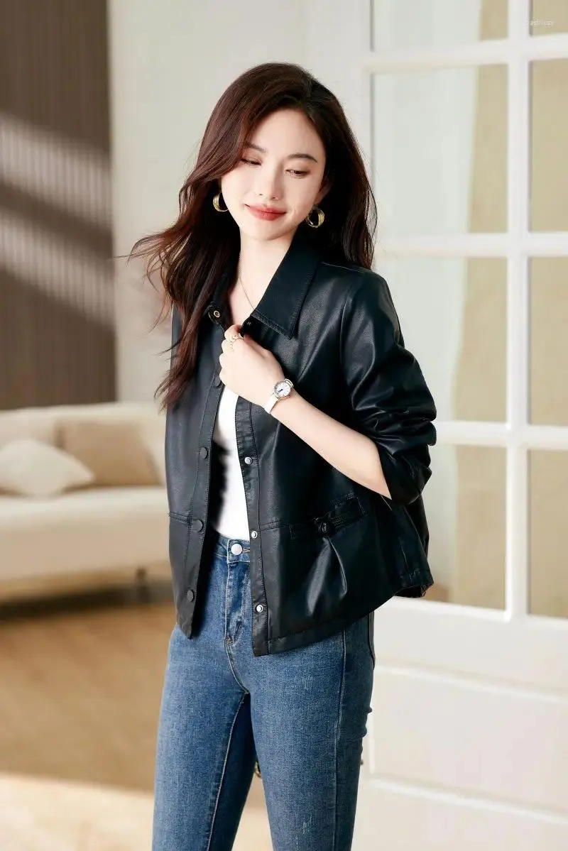 Women's Leather 2024 Autumn Wear Large Stock Of Fashionable And Pan Button Decoration Slim Clothes