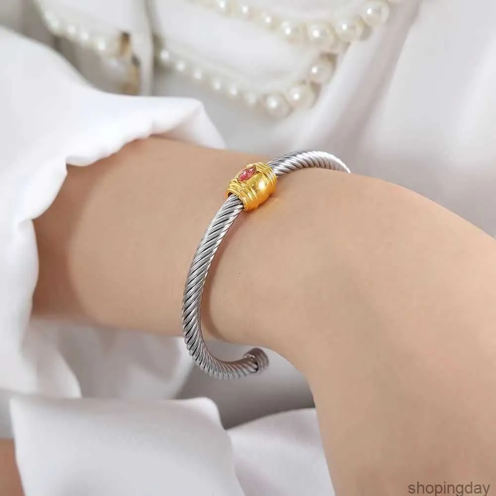 Dy Twisted Bracelet Classique Luxe Bracelets Designer pour Femmes Bijoux De Mode Or Argent Perle Croix Diamant Hanche Bijoux Chauds Fête De Mariage Cadeau En Gros 01uv6m