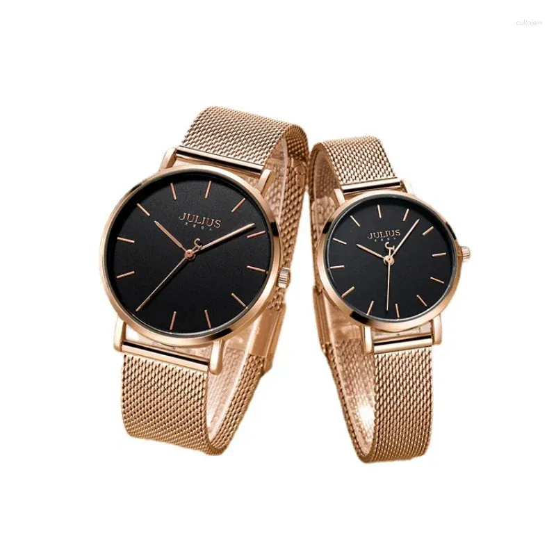 Montres-bracelets Montres de couple pour femmes Paire de haute qualité Simple Intérêt spécial Lumière Luxe Ceinture en acier étanche Quartz