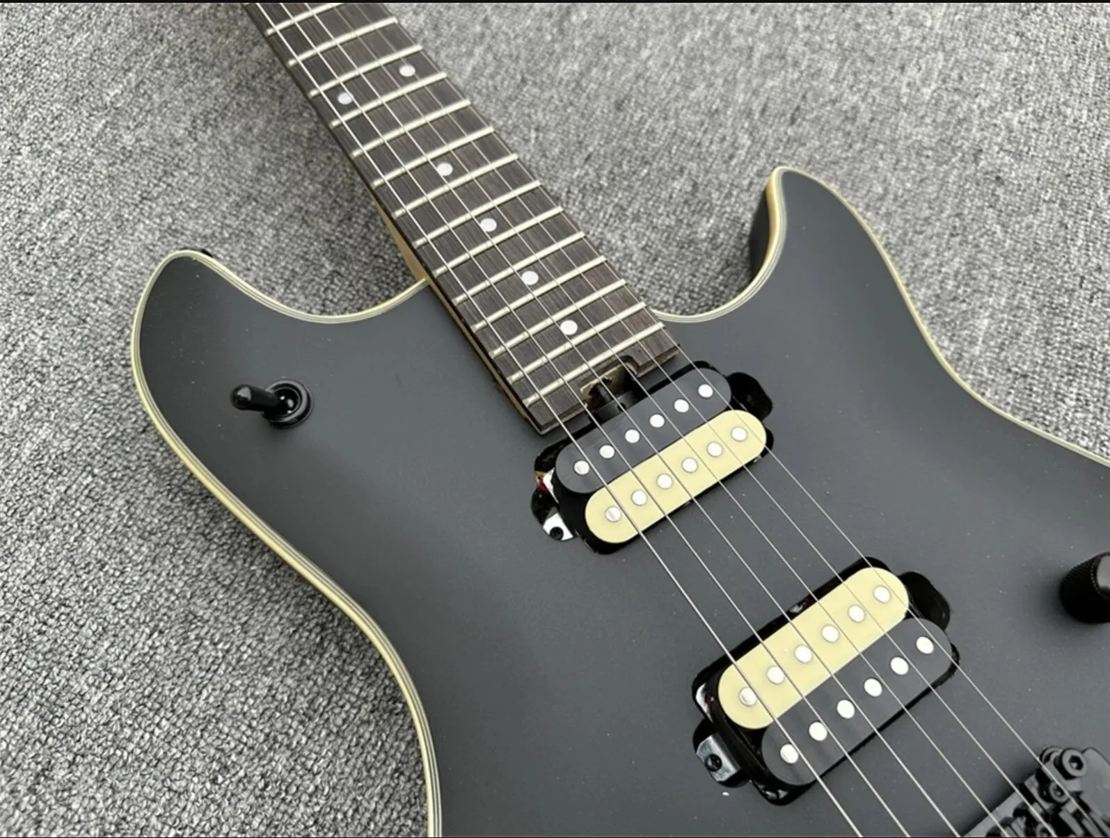 ローズウッドギターボディ フロイドローズトレモロ、ロッキングナット